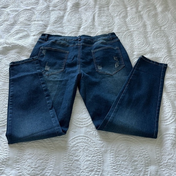 CG Women’s NEW Distressed stretch Jeans Size 16 - Picture 10 of 13